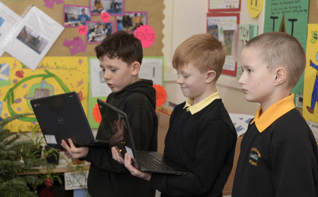 Rocco MacMillan,  Charlie Johnstone and Joshua Crighton spoke of their Primary Five class project of re-using old technology.  Photograph: Iain Ferguson, alba.photos

NO F50 Inverlochy Circular Challenge 07