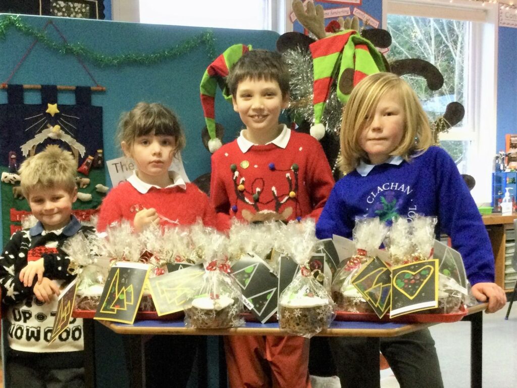 Pupils at Clachan Primary School have kept a 30-year tradition alive by baking, decorating and distributing 40 Christmas cakes to the village's older residents again this year.
