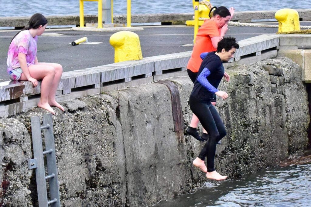 Two dookers jump off the pier at Lochranza.