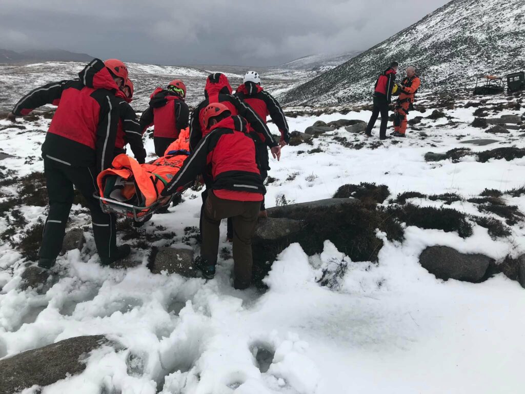 AMRT members had difficult winter conditions to contend with during the rescue.