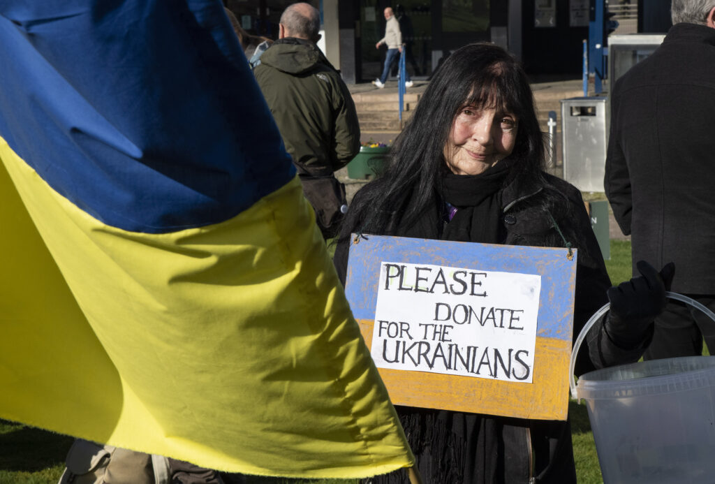Anne Rowan joined the demonstration to raise funds for the people of Ukraine. Photograph: Iain Ferguson, alba.photos.