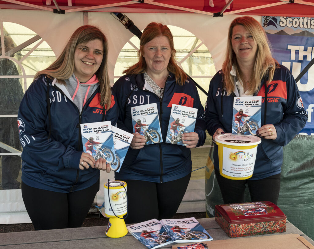 Annette Chambers (right) with her niece Marie Oliver and sister Stephanie Allan sell programmes to raise money for the Leanne Fund. Photograph:  Iain Ferguson. alba.photos.
