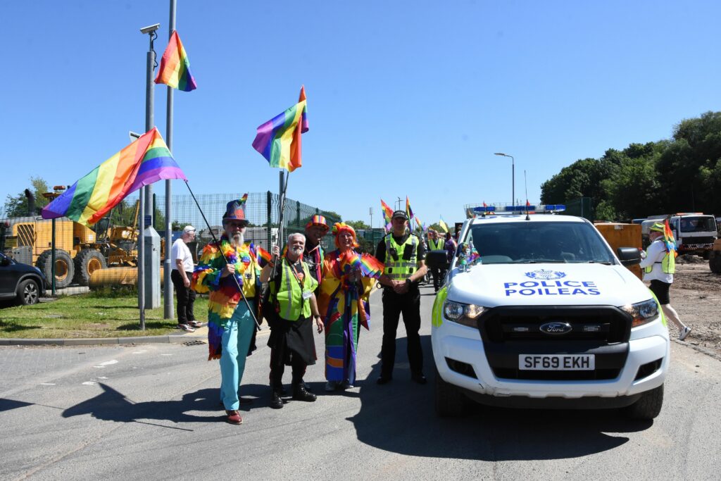 Arran Pride members thank Police Scotland’s Arran sergeant, Kevin Blackley, for providing traffic control measures during the parade.