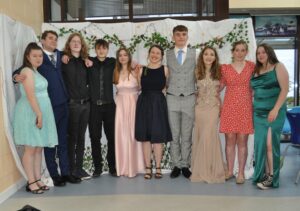 The S6 group enjoyed themselves at this year's summer dance at Ardnamurchan High School. NO F25 S6 Group at Summer Dance