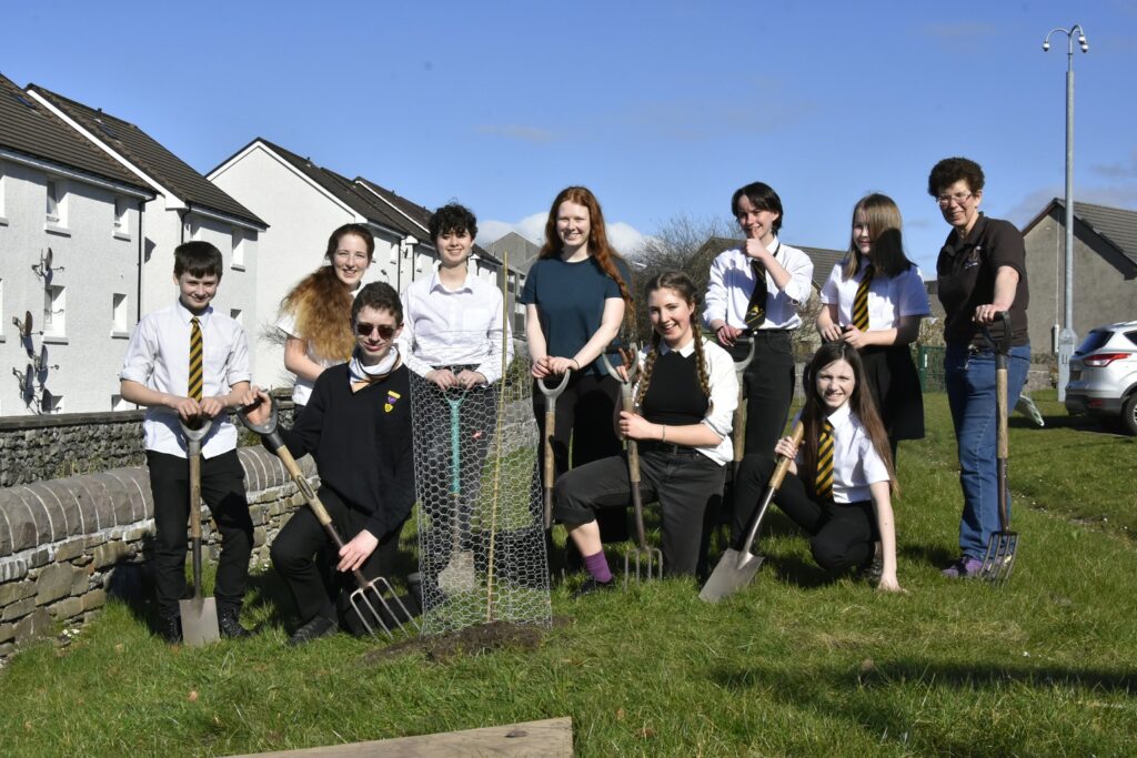 Eco-pupils plant new trees