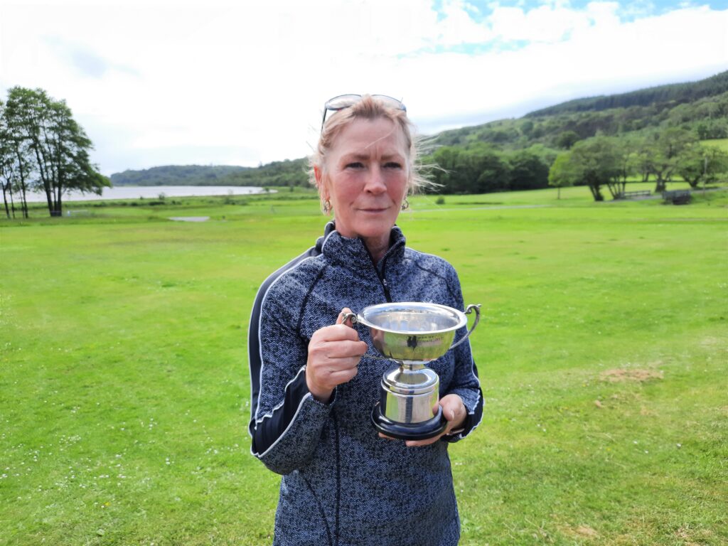 Competition winner Sheena Ferguson with the Dickie's Cup.