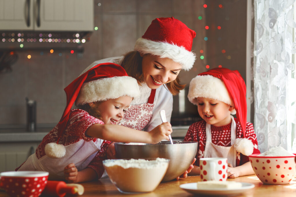 Happy,Family,Mother,And,Children,Son,And,Daughter,Bake,Cookies