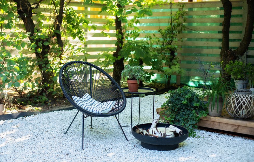 Firepit and seating in garden