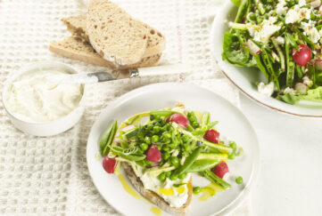 Whipped feta and pea bruschetta ©National Trust Images, William Shaw